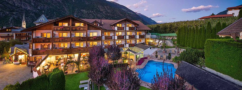 DolceVita Hotel Jagdhof ****S Latsch Vinschgau, Südtirol - Wellness- & Spa-Hotel, Romantische Hotels, Wanderhotel, Bikehotel, Golfhotel DolceVita Hotel Jagdhof ****S Latsch Vinschgau, Südtirol - Wellness- & Spa-Hotel, Romantische Hotels, Wanderhotel, Bikehotel, Golfhotel